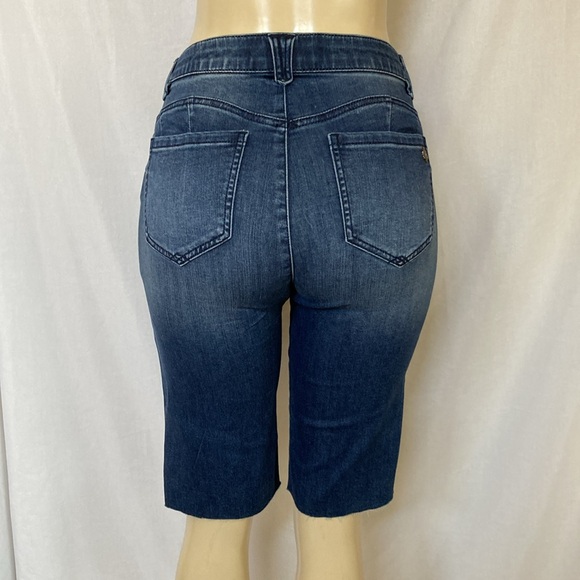 SALE!!! DEMOCRACY Tummy Control Size 6 Raw Hem DISTRESSED Bermuda Shorts NWOT - Picture 5 of 7